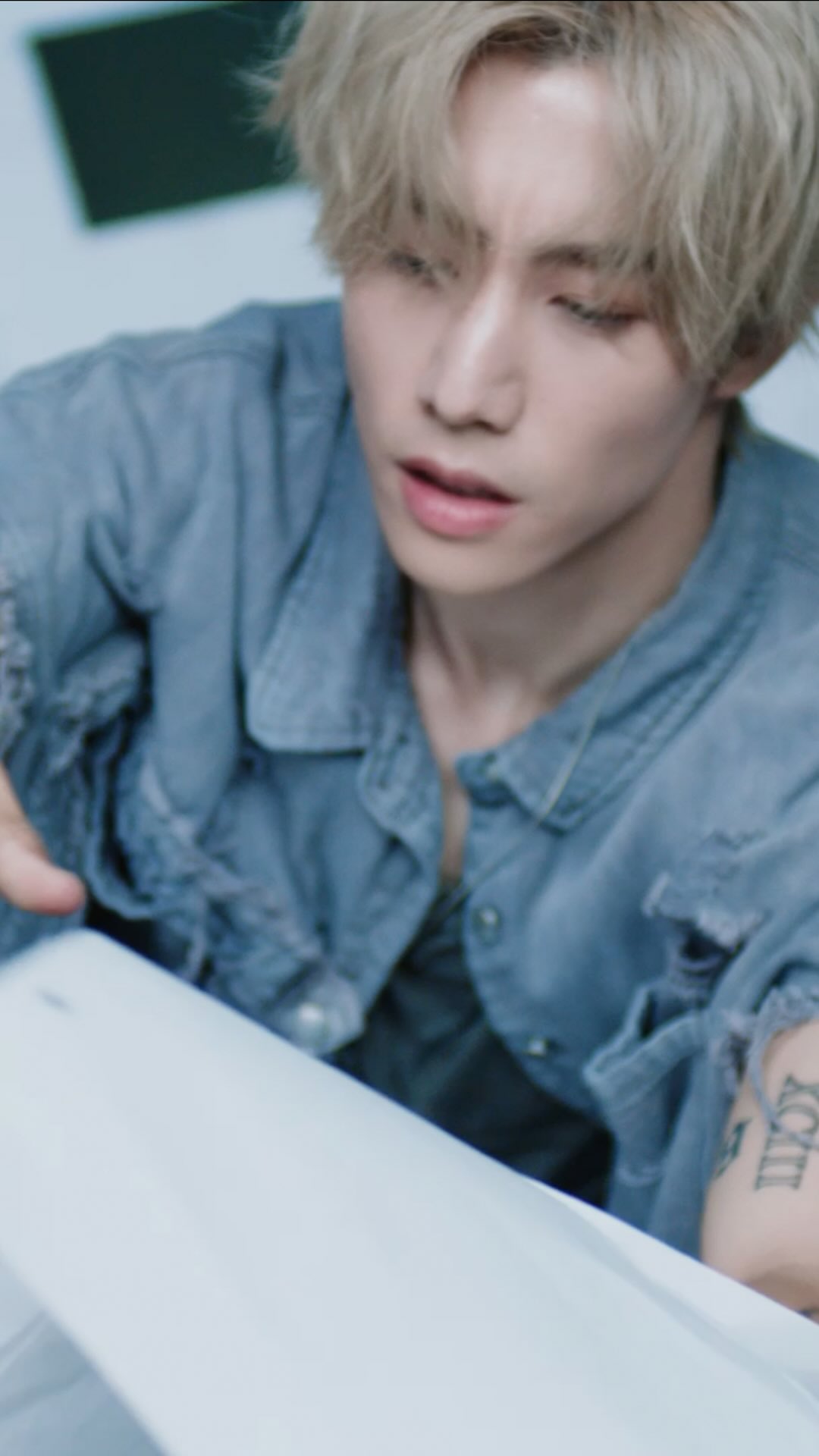 hold still
MV TEASER #2
AUG 15 | 12AM ET
Pre-save link in bio.
#MarkTuan #holdstill