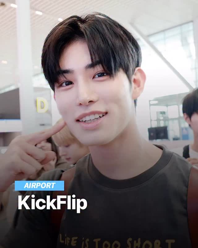 -
✔ 킥플립 (KickFlip)
✔ 인천국제공항 출국
✔ 2025. 08. 14
#KickFlip #킥플립 #계훈 #아마루 #동화 #주왕 #민제 #케이주 #동현 #KYEHOON #AMARU #DONGHWA #JUWANG #MINJE #KEIJU #DONGHYEON #공항패션 #공항 #출국 #airport #departure #DIPE #디스패치 #dispatch