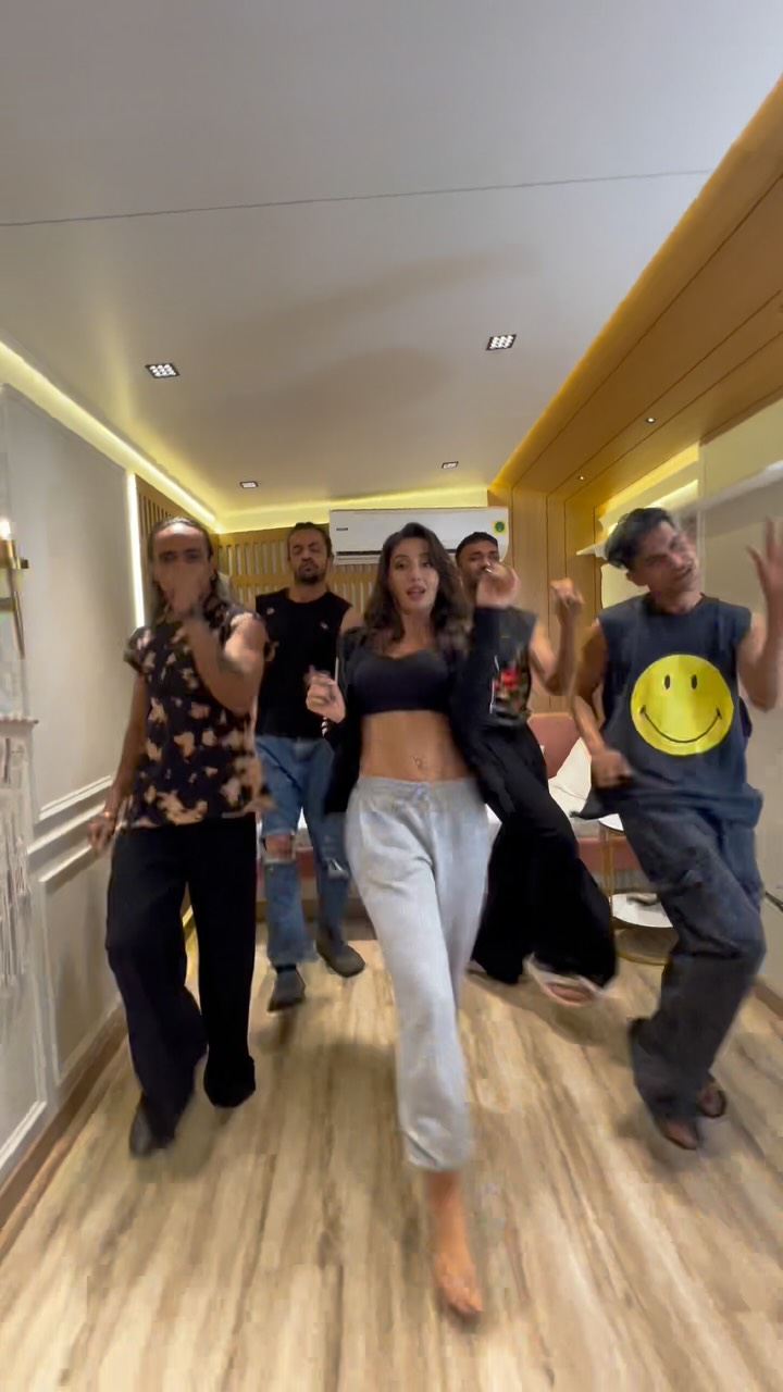 After pack up we tetema 🔥 🎥

The stars 🌟 
@Blue_theflava
@Vijaysinghpurohit
@Sumit_kings_united
@Kunal_the_kings