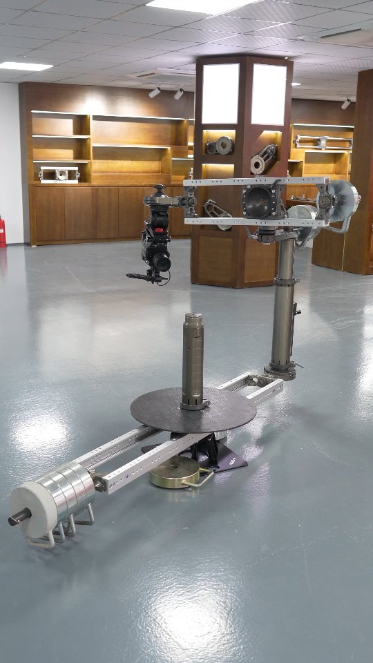 NSH #cameraslider #camerariser #photoshoot #photographer #cameradolly #filmequipment #cinematography #cameraaccessories #filmgrips #cameragrip #videoproduction #womenphotographers #photoeveryday #photostudio #filmproductions #filmslide #camerashoot