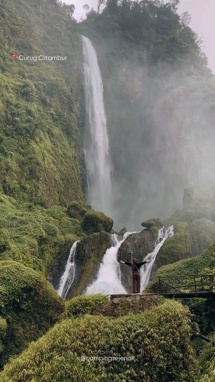 Mist, water splashes, shades of green — that’s the atmosphere at Curug Citambur. 🍃
Video by @campingsejenak
#livefolkindonesia #FolkID_WestJava #CurugCitambur