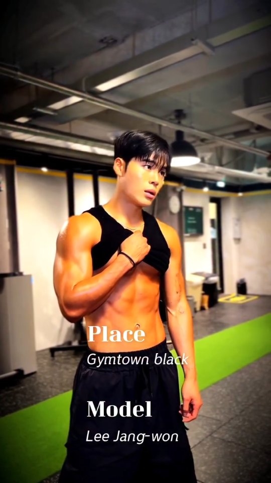 논현동 하이록스 퍼스널 트레이닝 센터 트레이너 피지컬 | 피지컬:득근득근 Ep.21
Interviewee. @j__wwww
Place. @gymtown_black
#서울#강남구#논현동#청담#청담동#압구정로데오#운동#workout#헬스#하이록스#트레이닝#퍼스널트레이닝#머슬#muscle#hyrox#traning#피지컬#physical#트레이닝맛집#자기관리#관리하는남자#selfcare#reels#shorts