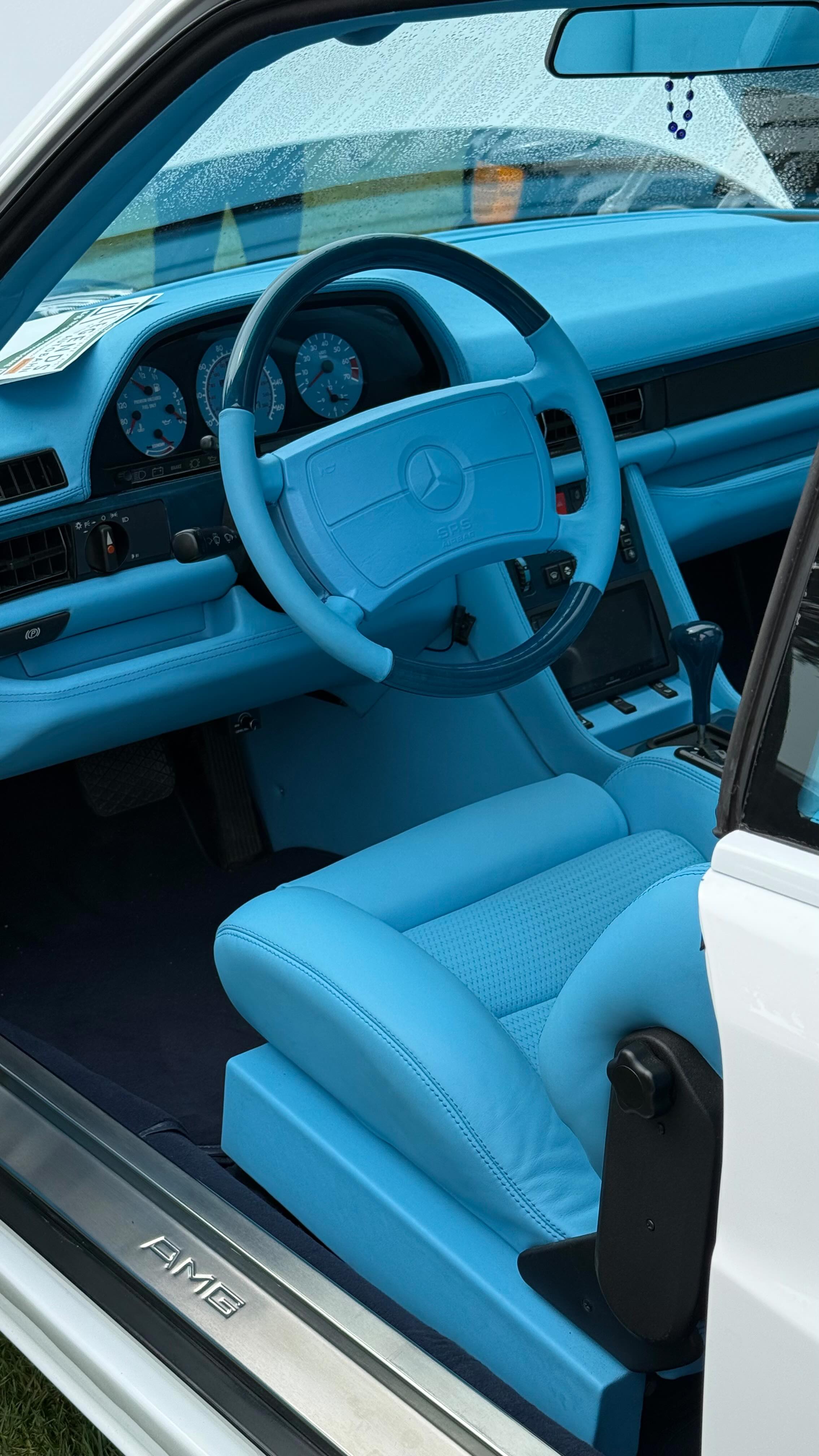 spotted today during monterey car week: a 1991 @mercedesbenz 560 SEC, transformed into a shooting brake (an extended, wagon-like conversion) with interiors washed in monochromatic blue 🩵

the custom conversion is on display in #monterey, california at ‘legends of the autobahn,’ an all-german event displaying the best of BMW, mercedes-benz and audi. 

#designboom 
#montereycarweek