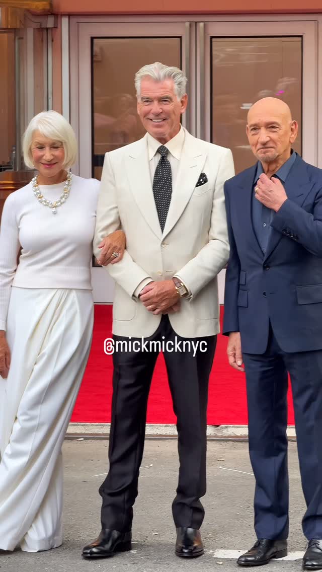 NYC rolled out the red carpet for the Thursday Murder Club premiere, with Dame Helen Mirren, Ben Kingsley, and more joining Pierce Brosnan, the former 007 for a white-hot, iconic night. Chris Columbus’ action-comedy is coming soon to Netflix ❤️
#ThursdayMurderClub #HelenMirren #PierceBrosnan #BenKingsley #NetflixPremiere