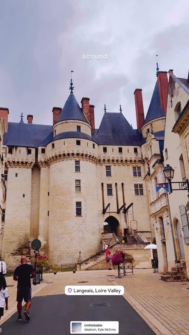 around - #langeais #valdeloire #france
Inst.: @cadoeva
.
summer Agosto 2025
.
#architecture #heritage #landscape #nature #street #sunset