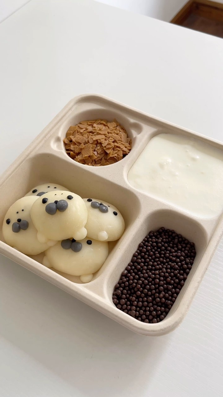 Make seal mochi with me #asmr #food #mochi #asmrfood #dessert #satisfying #lifestyle #shorts