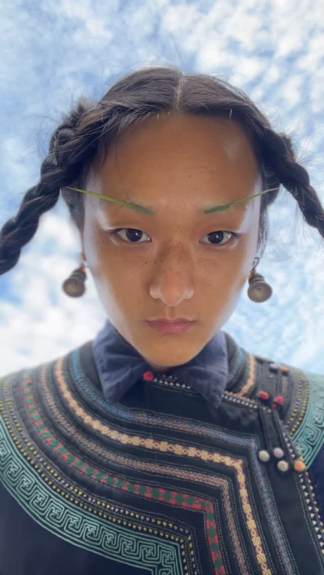 用两只小草化妆啦
#nature #makeup