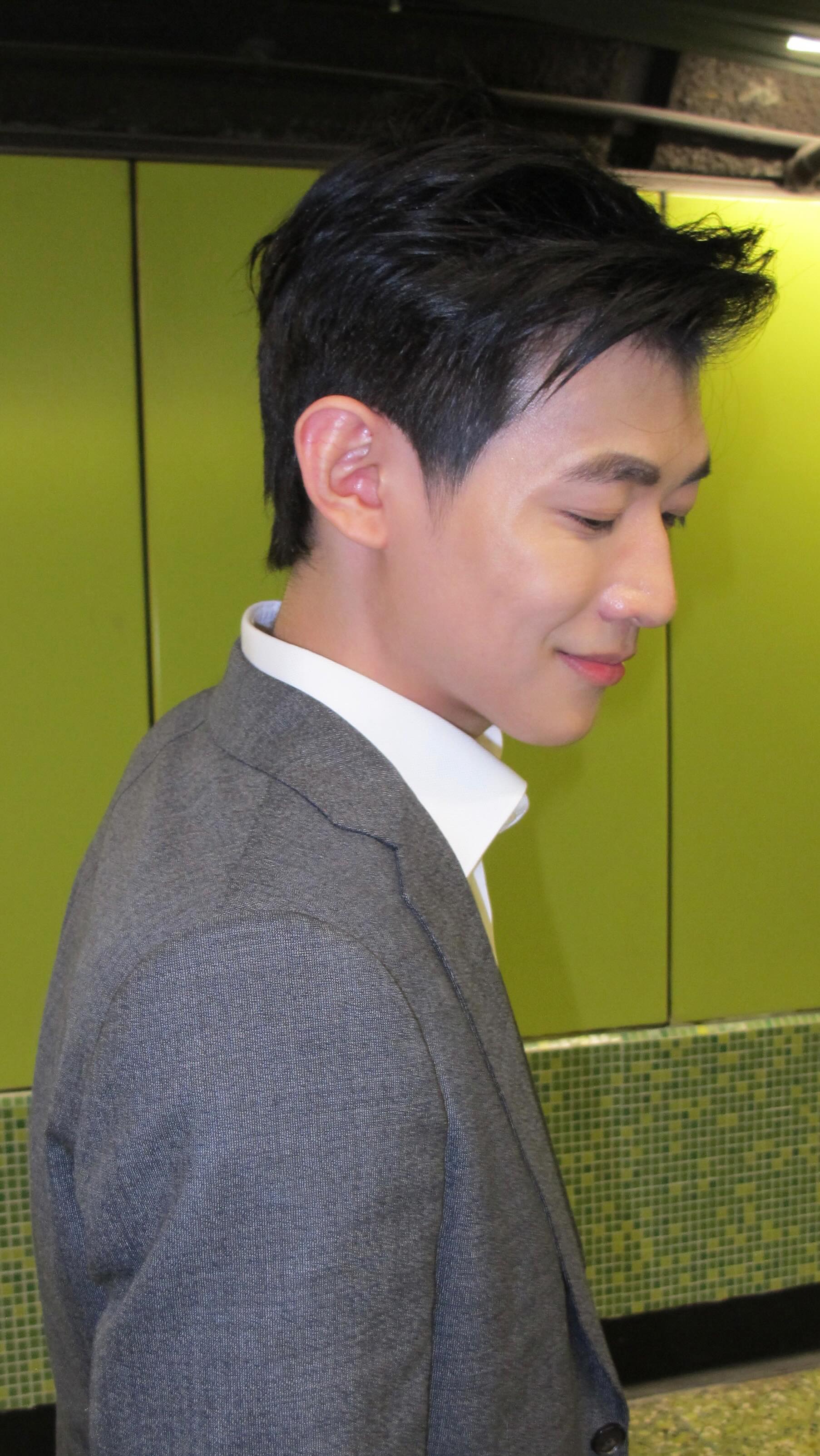 用可视挖耳勺拍的游客照🇭🇰