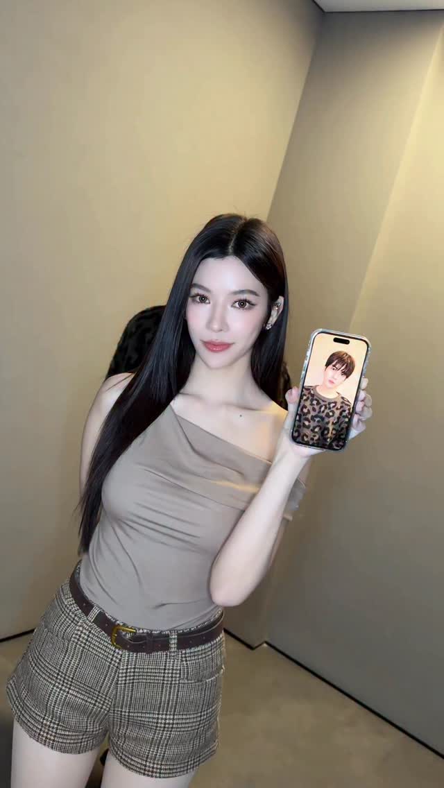 Reality glitch? Maybe.
@pailiuuur just swiped… and @POW_grid #YORCH appeared in 3D.
#Gen1es #PAILIU #POW