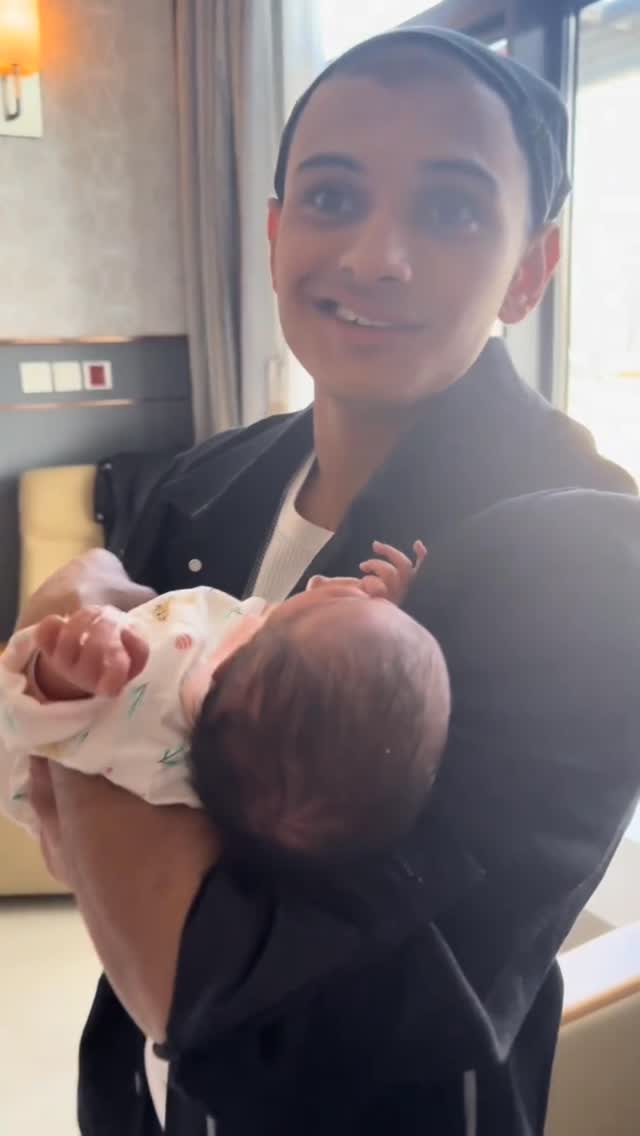 Blank and yellow new born baby 😍