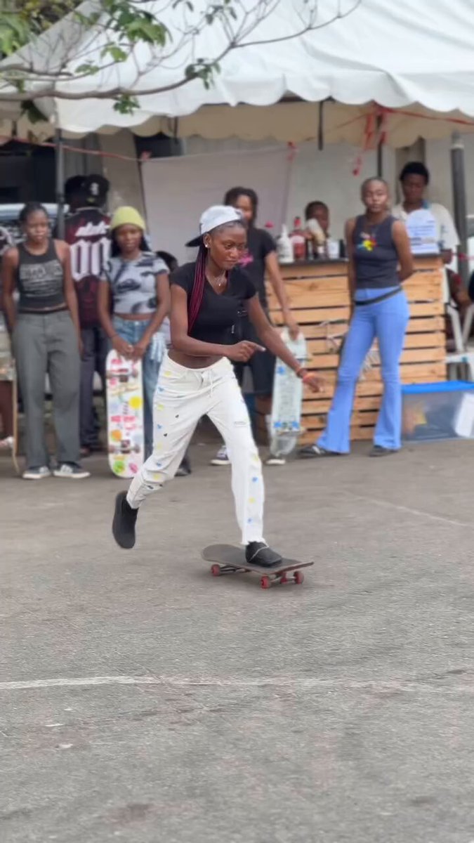 Trending video of a pro skating exhibition in Lagos 😭https://t.co/BdGWx9anEZ