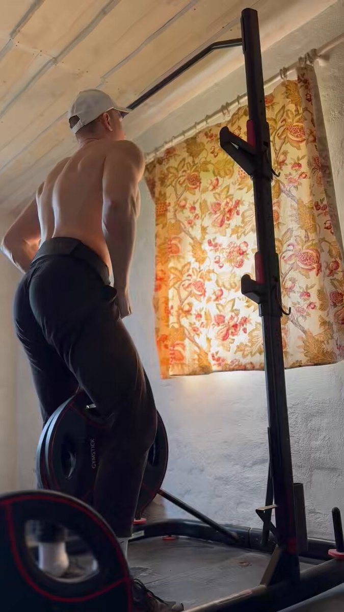 Would you count it as a good rep? 👀 #pullups #gym #fit #viral #views #biceps #back #trending #videos #video #personaltraining https://t.co/USuzmLBY4r