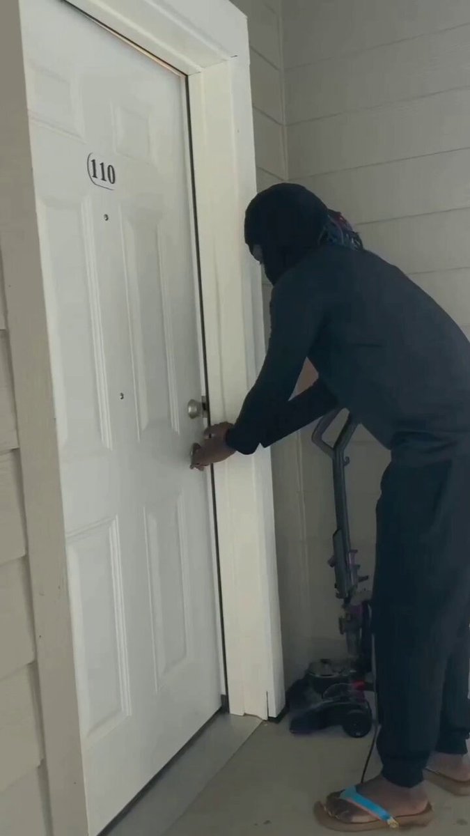 Poor Thief 😊🐕

#wednesday #dog #dogs #animal #animals #love #trending #Viral #life #lives #puppy #straykids #ADOPTDONTSHOP #puppies #rescue #BeKindAlways #pet #pets #smile #happy #fun #funny #comedy #reel #Videos #feedthehungry #tamil #cute #tirupur #motivation #Inspiration https://t.co/W7lxlZJkCo