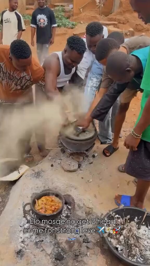 Trending Video: Hot Yahoo boys flaunt their source of wealth.

 https://t.co/UxA6ivHDPR