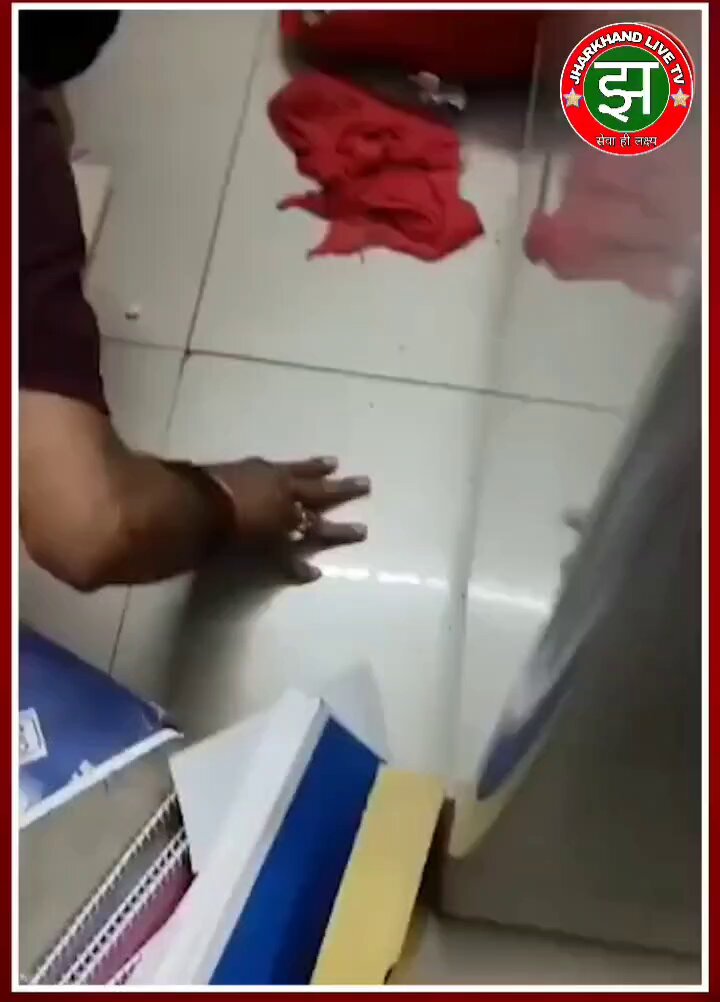 प्रोजेक्ट भवन में सांप की एंट्री से मचा हड़कंप, वन विभाग ने बचाई जान . . . . #projectbhawan #trending #video #reels #news #viral #reelsinstagram #reelkarofeelkaro #india #instagram #viral_video #viral_reel #reelviral #trendingvideo #videos #trendingpost https://t.co/g2pQUpxLMc